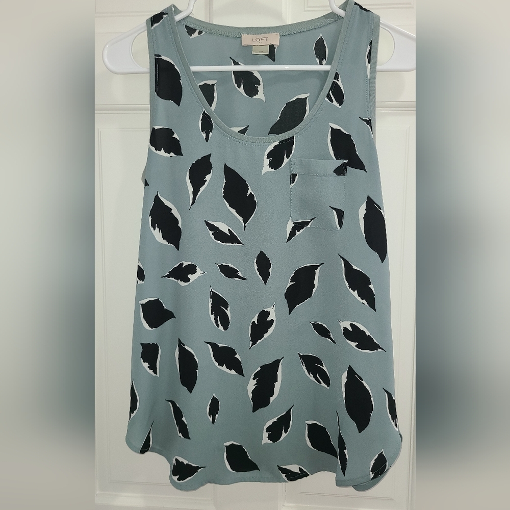 LOFT Sage Green Leaf-Print Sleeveless Pocket Blouse